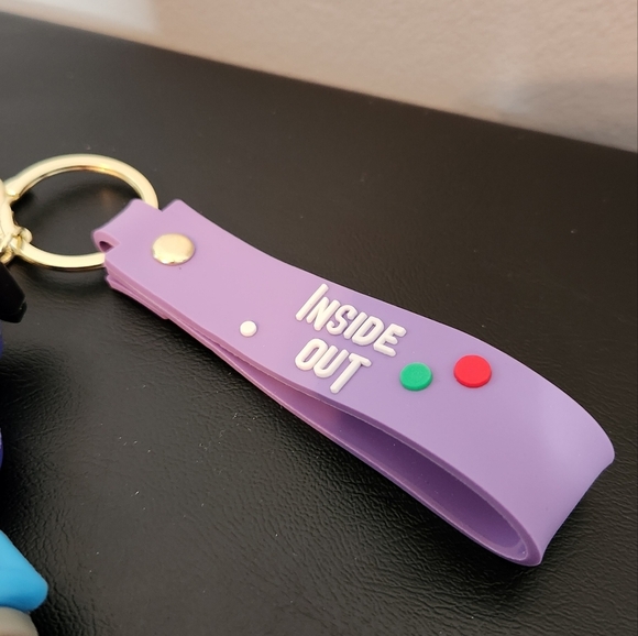 Inside Out (Fear) Keychain Disney - Picture 3 of 6